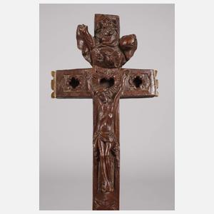 Geschnitztes Kruzifix