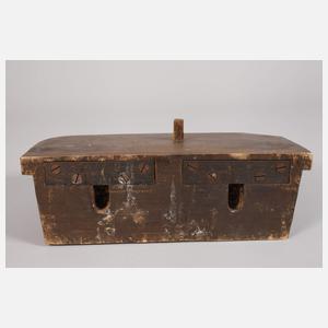 Große geschnitzte Heiligenfigur