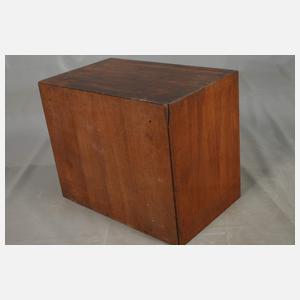 Kleiner Kabinettschrank