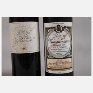 Vier Flaschen Rotwein