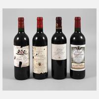 Vier Flaschen Rotwein111