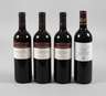 Vier Flaschen Rotwein