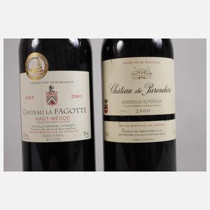 Vier Flaschen Rotwein