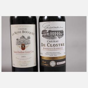 Vier Flaschen Rotwein