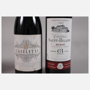 Vier Flaschen Rotwein