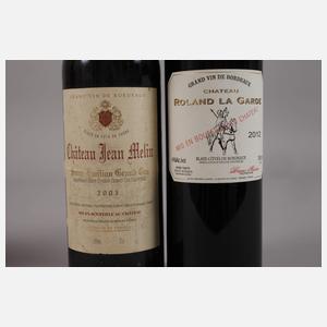 Vier Flaschen Rotwein