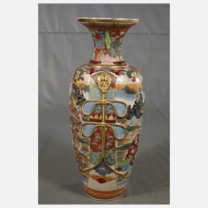 Bodenvase und Hocker