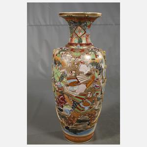 Bodenvase und Hocker