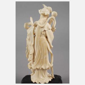 Figürliche Elfenbeinschnitzerei