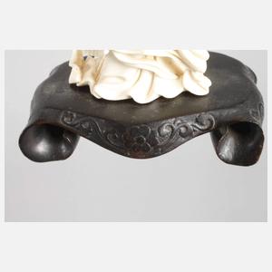 Figürliche Elfenbeinschnitzerei