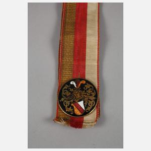 Zwei studentische Schirmmützen