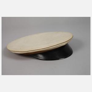 Zwei studentische Schirmmützen