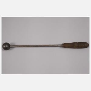 Zwei historische Waffen