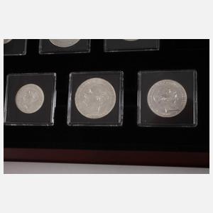 Neun Silbermünzen Monarchen auf Schloss Windsor