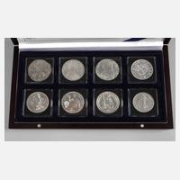 Acht historische Silbermünzen111