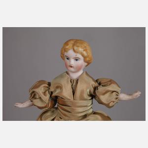 Drei Puppenstubenpuppen als jüdische Familie