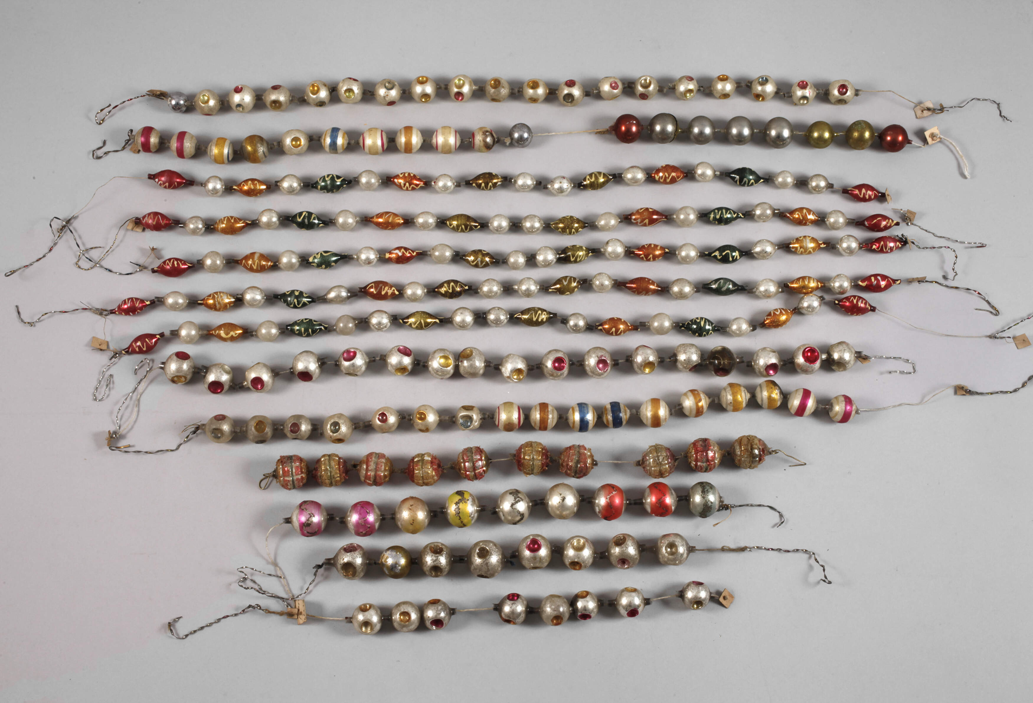 Lauschaer Christbaumschmuck als Kugelketten