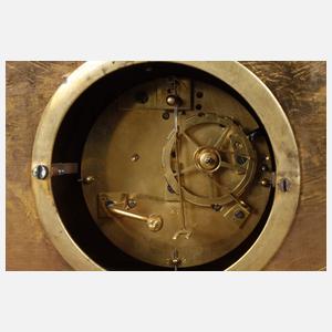 Feine Figurenpendule Bronze