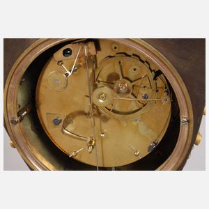 Pendule in Vasenform Empire