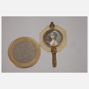 Feiner Uhrenschlüssel mit Miniatur