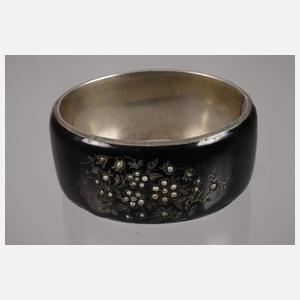 Zwei Teile historischer Trauerschmuck