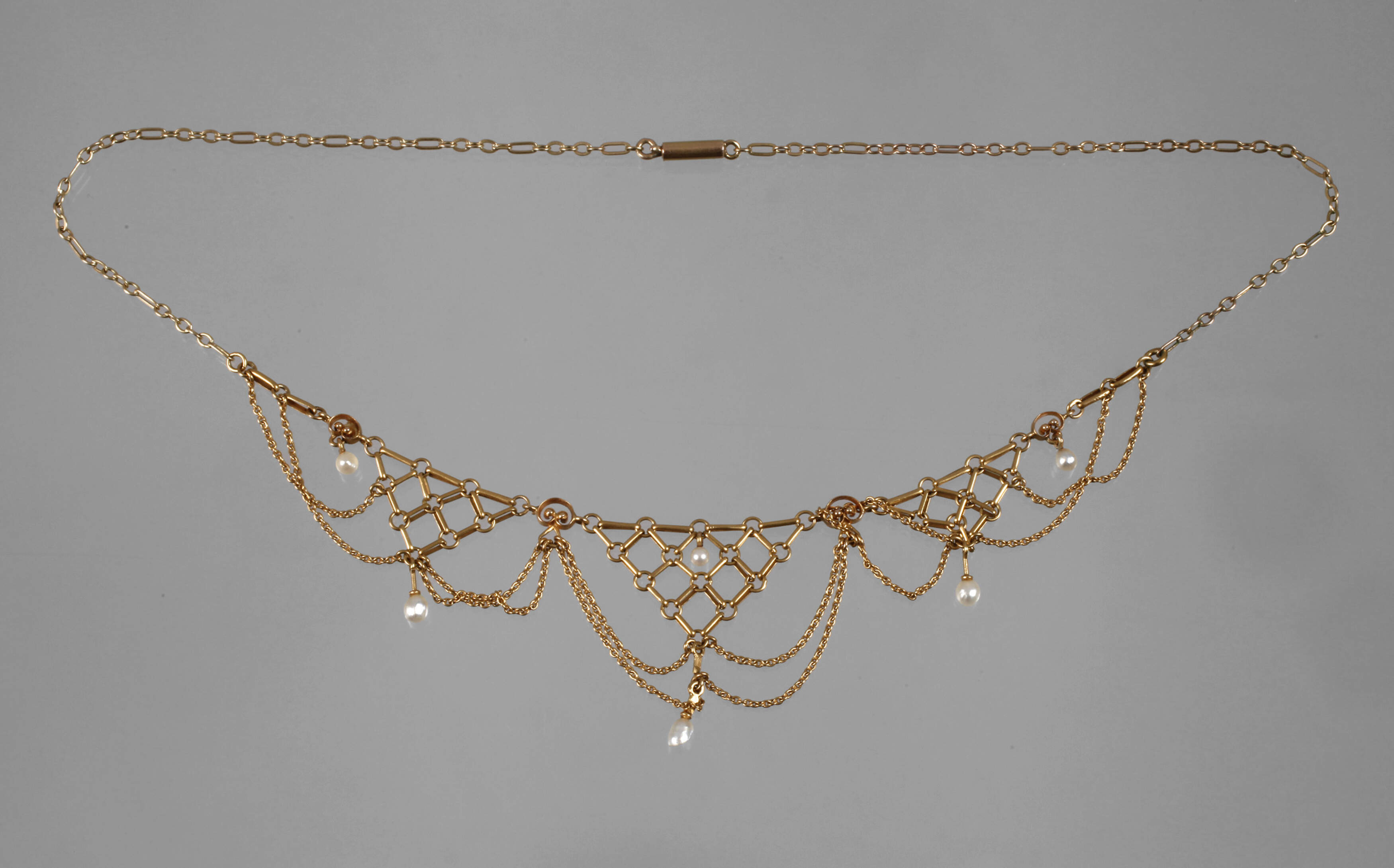 Zartes Jugendstilcollier