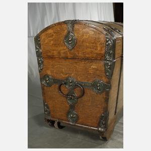 Große Runddeckeltruhe barock