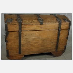 Große Runddeckeltruhe barock