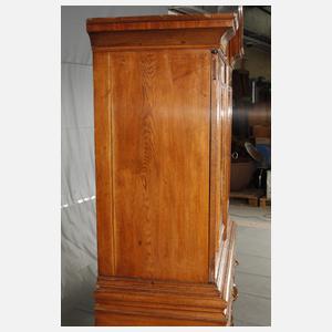 Barocker Stollenschrank
