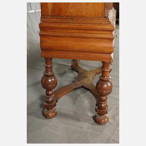 Barocker Stollenschrank