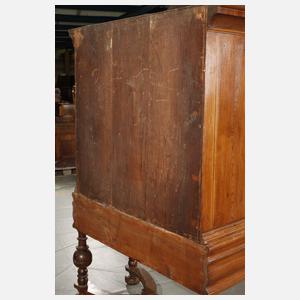 Barocker Stollenschrank