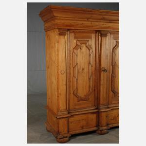 Großer Dielenschrank barock