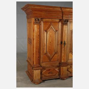 Barocker Pilasterschrank