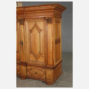Barocker Pilasterschrank