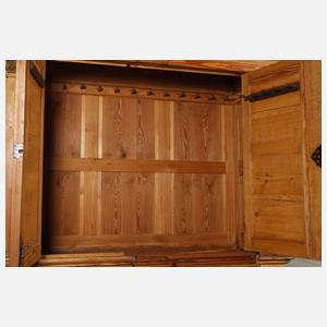 Barocker Pilasterschrank