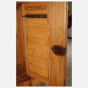 Barocker Pilasterschrank