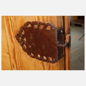 Barocker Pilasterschrank