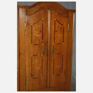 Barockschrank mit Vogelintarsien