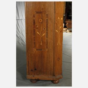 Barockschrank mit Vogelintarsien