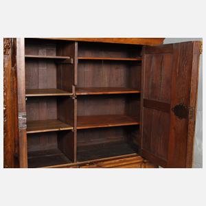 Kleiner barocker Dielenschrank