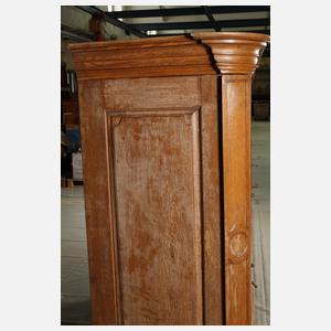 Kleiner barocker Dielenschrank