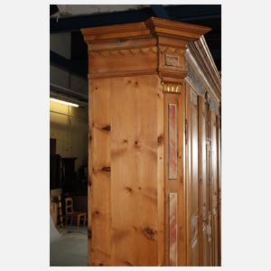 Außergewöhnlicher Bauernschrank Zirbenholz