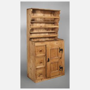 Bäuerlicher Küchenschrank