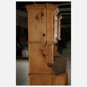Bäuerlicher Aufsatzschrank