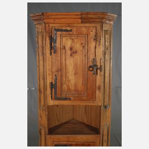Bäuerlicher Eckschrank