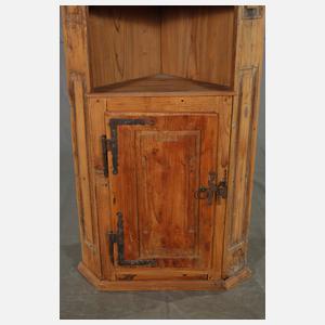 Bäuerlicher Eckschrank