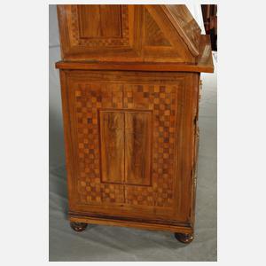 Klassizistischer Aufsatzsekretär