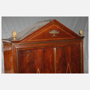 Russischer Empire-Schrank