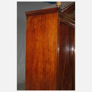 Russischer Empire-Schrank