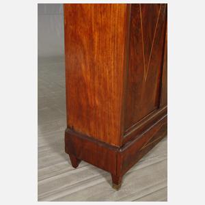 Russischer Empire-Schrank